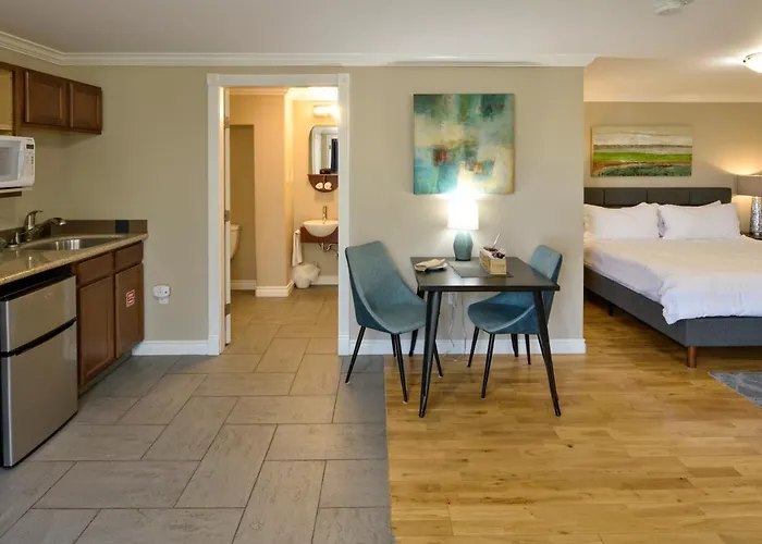 Above The Beach Guest Suites